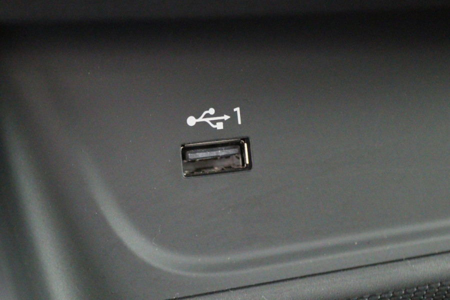 Audi A4 Avant 40 TFSI S edition 204PK 3x S-Line, LED, Virtual Cockpit, Camera, Apple Carplay, LED, 19"