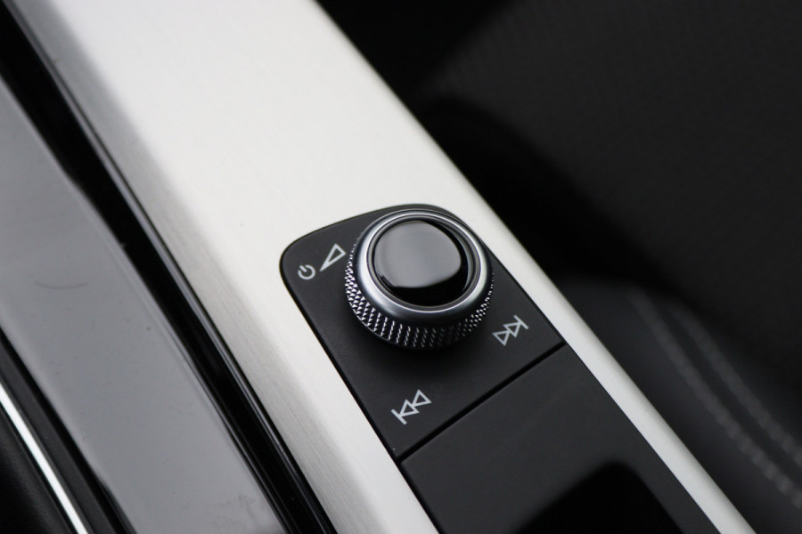 Audi A4 Avant 40 TFSI S edition 204PK 3x S-Line, LED, Virtual Cockpit, Camera, Apple Carplay, LED, 19"