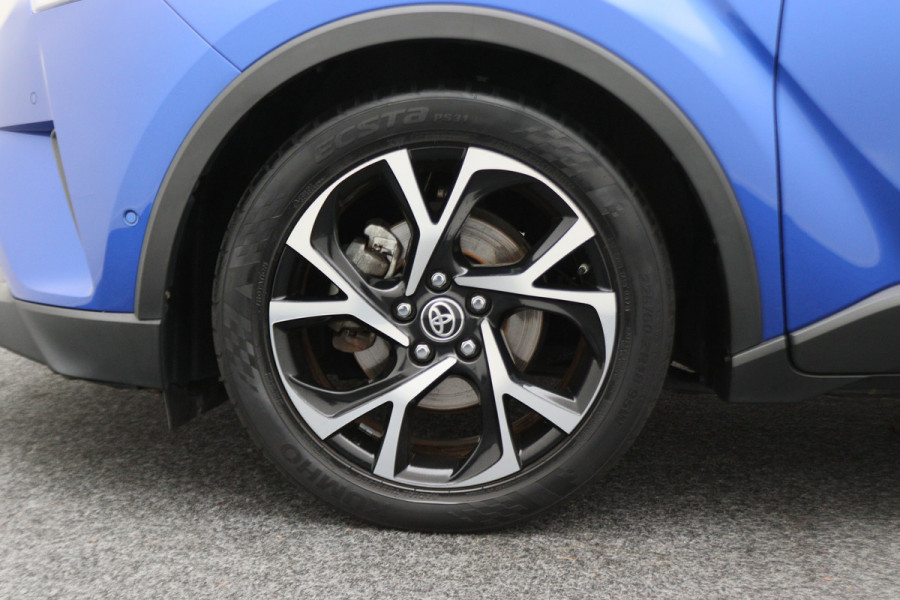 Toyota C-HR 1.8 Hybrid Bi-Tone Apple Carplay, JBL Sound, ACC, Camera, Keyless, Trekhaak, 18"