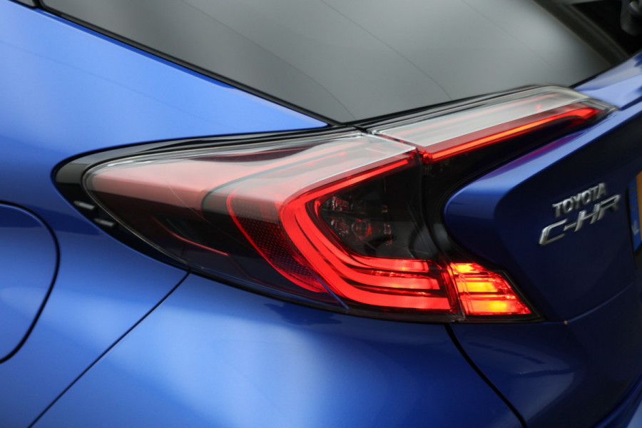Toyota C-HR 1.8 Hybrid Bi-Tone Apple Carplay, JBL Sound, ACC, Camera, Keyless, Trekhaak, 18"