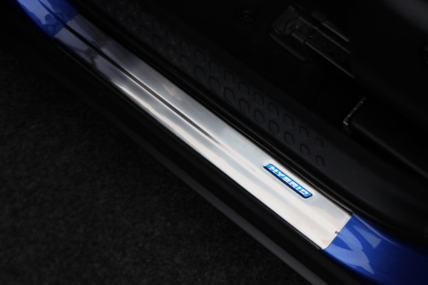 Toyota C-HR 1.8 Hybrid Bi-Tone Apple Carplay, JBL Sound, ACC, Camera, Keyless, Trekhaak, 18"