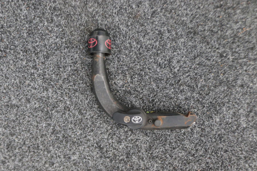 Toyota C-HR 1.8 Hybrid Bi-Tone Apple Carplay, JBL Sound, ACC, Camera, Keyless, Trekhaak, 18"