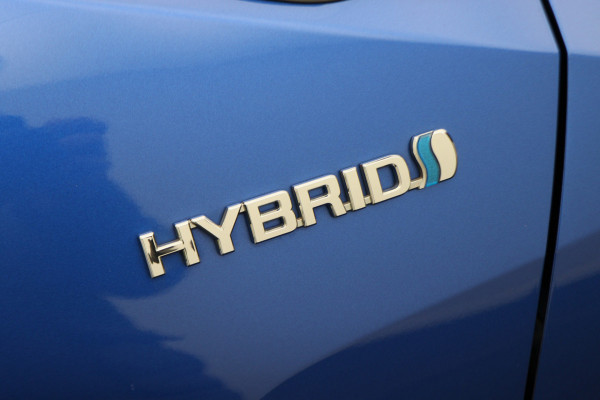 Toyota C-HR 1.8 Hybrid Bi-Tone Apple Carplay, JBL Sound, ACC, Camera, Keyless, Trekhaak, 18"