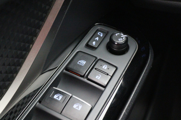 Toyota C-HR 1.8 Hybrid Bi-Tone Apple Carplay, JBL Sound, ACC, Camera, Keyless, Trekhaak, 18"