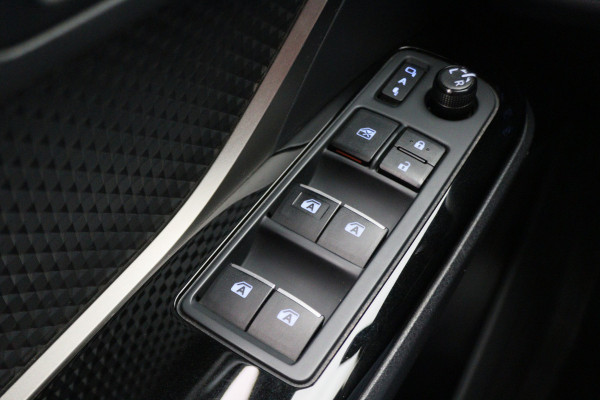 Toyota C-HR 1.8 Hybrid Bi-Tone Apple Carplay, JBL Sound, ACC, Camera, Keyless, Trekhaak, 18"