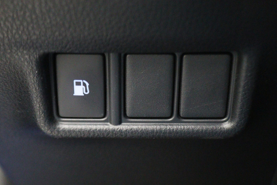 Toyota C-HR 1.8 Hybrid Bi-Tone Apple Carplay, JBL Sound, ACC, Camera, Keyless, Trekhaak, 18"