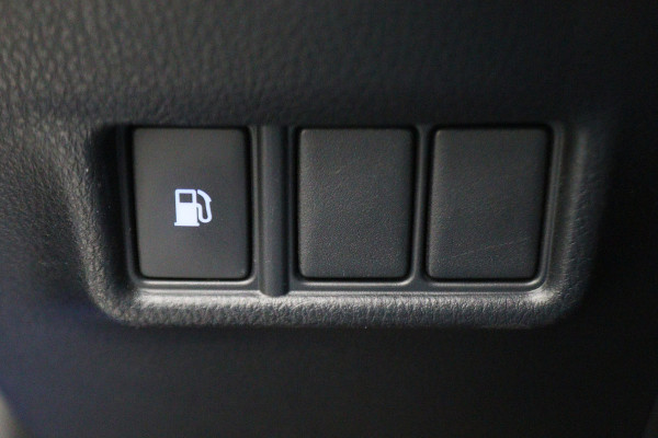 Toyota C-HR 1.8 Hybrid Bi-Tone Apple Carplay, JBL Sound, ACC, Camera, Keyless, Trekhaak, 18"