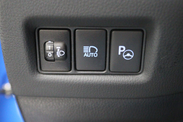 Toyota C-HR 1.8 Hybrid Bi-Tone Apple Carplay, JBL Sound, ACC, Camera, Keyless, Trekhaak, 18"