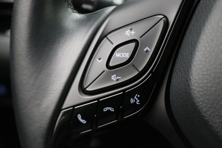 Toyota C-HR 1.8 Hybrid Bi-Tone Apple Carplay, JBL Sound, ACC, Camera, Keyless, Trekhaak, 18"