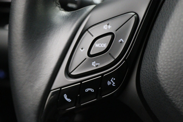 Toyota C-HR 1.8 Hybrid Bi-Tone Apple Carplay, JBL Sound, ACC, Camera, Keyless, Trekhaak, 18"