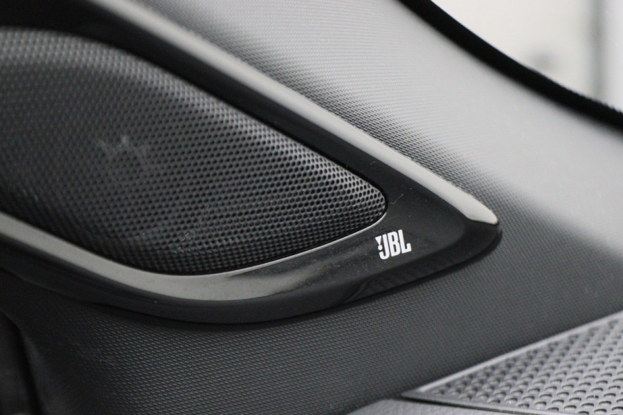 Toyota C-HR 1.8 Hybrid Bi-Tone Apple Carplay, JBL Sound, ACC, Camera, Keyless, Trekhaak, 18"