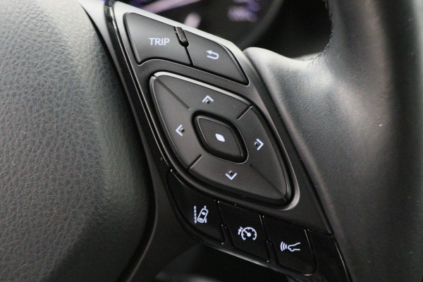 Toyota C-HR 1.8 Hybrid Bi-Tone Apple Carplay, JBL Sound, ACC, Camera, Keyless, Trekhaak, 18"