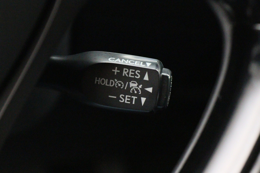 Toyota C-HR 1.8 Hybrid Bi-Tone Apple Carplay, JBL Sound, ACC, Camera, Keyless, Trekhaak, 18"