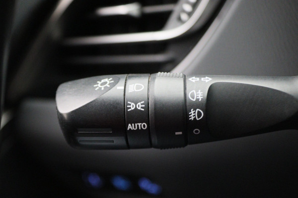 Toyota C-HR 1.8 Hybrid Bi-Tone Apple Carplay, JBL Sound, ACC, Camera, Keyless, Trekhaak, 18"