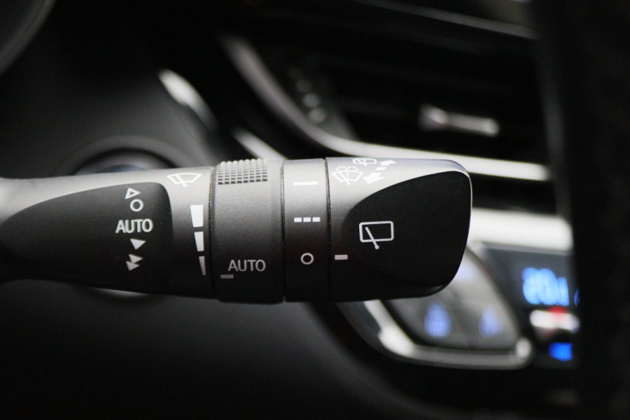 Toyota C-HR 1.8 Hybrid Bi-Tone Apple Carplay, JBL Sound, ACC, Camera, Keyless, Trekhaak, 18"