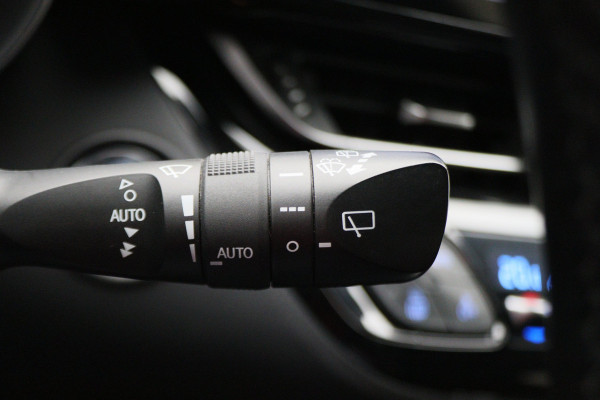 Toyota C-HR 1.8 Hybrid Bi-Tone Apple Carplay, JBL Sound, ACC, Camera, Keyless, Trekhaak, 18"