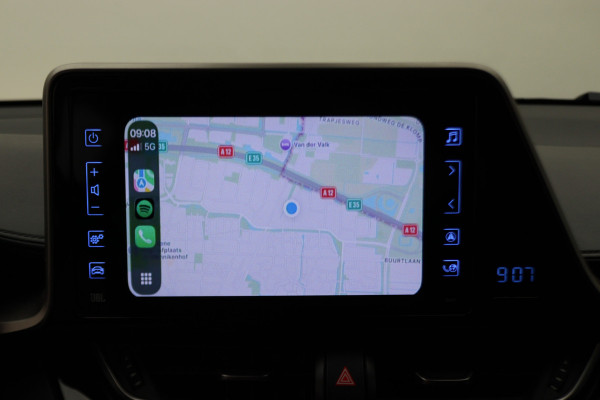 Toyota C-HR 1.8 Hybrid Bi-Tone Apple Carplay, JBL Sound, ACC, Camera, Keyless, Trekhaak, 18"