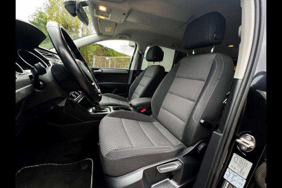 Volkswagen Touran 1.5 TSI Highline 7p Carplay_Trekhaak_ACC_Front assist
