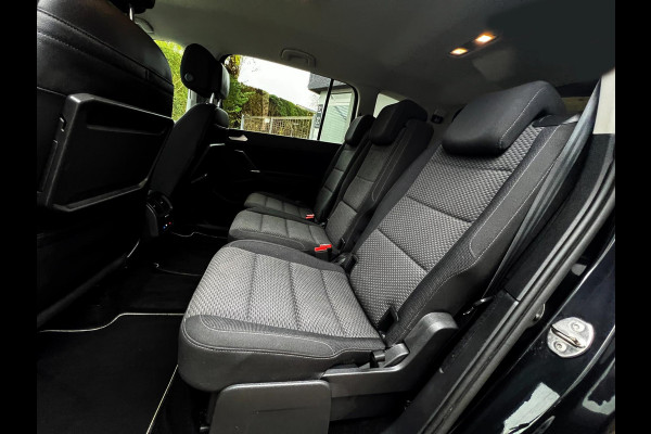 Volkswagen Touran 1.5 TSI Highline 7p Carplay_Trekhaak_ACC_Front assist