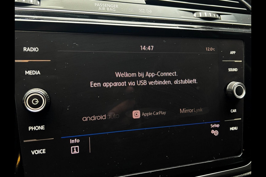 Volkswagen Touran 1.5 TSI Highline 7p Carplay_Trekhaak_ACC_Front assist