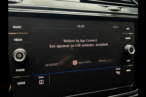 Volkswagen Touran 1.5 TSI Highline 7p Carplay_Trekhaak_ACC_Front assist