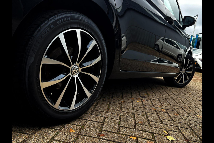 Volkswagen Touran 1.5 TSI Highline 7p Carplay_Trekhaak_ACC_Front assist