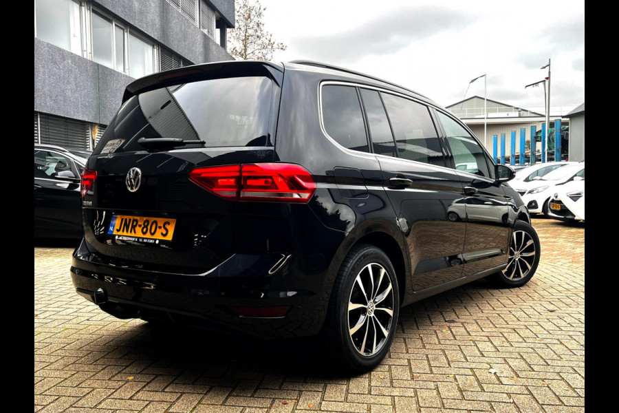 Volkswagen Touran 1.5 TSI Highline 7p Carplay_Trekhaak_ACC_Front assist