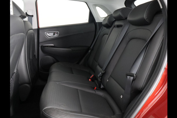 Hyundai Kona EV Fashion Design 64 kWh Two-Tone 400 km actieradius | ACCU 100% | Navigatie | Schuif-/Kanteldak | Leder |
