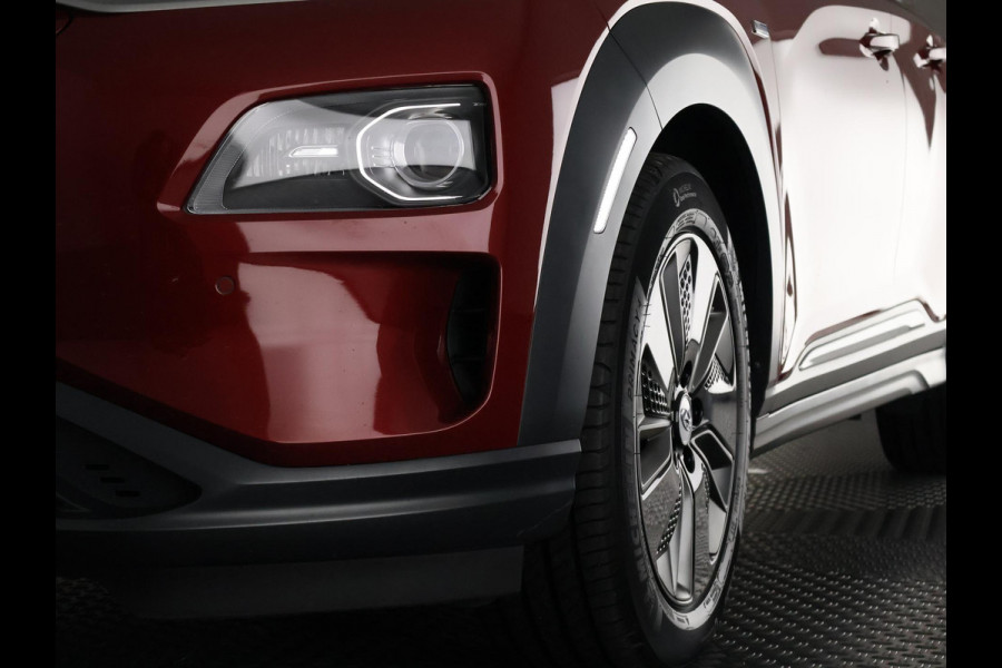 Hyundai Kona EV Fashion Design 64 kWh Two-Tone 400 km actieradius | ACCU 100% | Navigatie | Schuif-/Kanteldak | Leder |