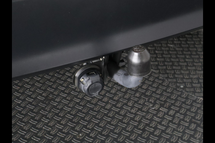 Toyota Yaris Cross 1.5 HYBRIDE EXECUTIVE BI-TONE GARANTIE TOT 9-2032 DODE HOEK DETECTIE.STOEL VERWARMING.TREKHAAK