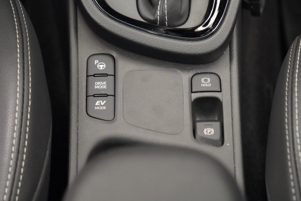 Toyota Yaris Cross 1.5 Hybrid 130 Launch Edition / 1e Eigenaar / Panoramadak / Stoelverw. / 7dkm NAP