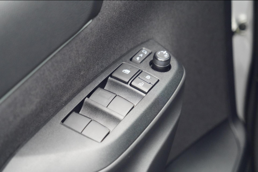 Toyota Yaris Cross 1.5 Hybrid 130 Launch Edition / 1e Eigenaar / Panoramadak / Stoelverw. / 7dkm NAP