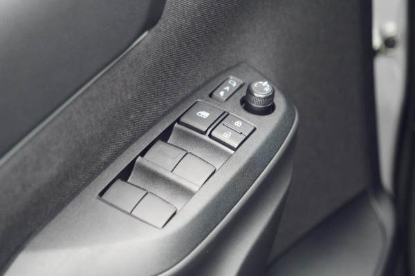 Toyota Yaris Cross 1.5 Hybrid 130 Launch Edition / 1e Eigenaar / Panoramadak / Stoelverw. / 7dkm NAP