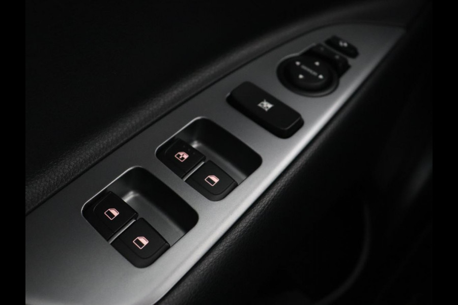 Kia Stonic 1.0 T-GDi MHEV GT-Line | 38.500km NAP | Stoelverwarming | Camera | Carplay | Adaptive cruise | Half leder | Stuurverwarming | Navigatie | Full LED | Keyless | Parkeerhulp | Climate control