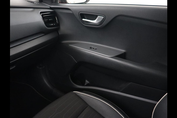 Kia Stonic 1.0 T-GDi MHEV GT-Line | 38.500km NAP | Stoelverwarming | Camera | Carplay | Adaptive cruise | Half leder | Stuurverwarming | Navigatie | Full LED | Keyless | Parkeerhulp | Climate control