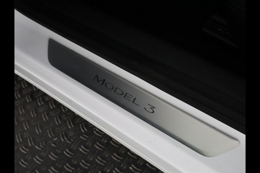 Tesla Model 3 Standard RWD Plus 60 kWh + FSD systeem | Navigatie | Panoramadak |