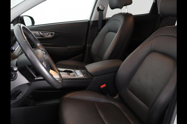 Hyundai Kona PREMIUM EV 64 KWH 1e EIG ACCU 92% GARANTIE 10-2030 BEREIK 466 KM ! LEDER. STUUR/STOEL VERWARMING.DODE HOEK DETECTIE