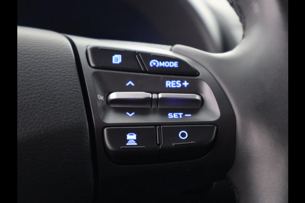 Hyundai Kona PREMIUM EV 64 KWH 1e EIG ACCU 92% GARANTIE 10-2030 BEREIK 466 KM ! LEDER. STUUR/STOEL VERWARMING.DODE HOEK DETECTIE