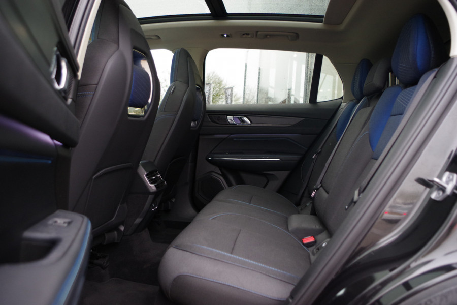 Lynk & Co 01 1.5 262 PK PHEV, Panoramadak, LED, Keyless