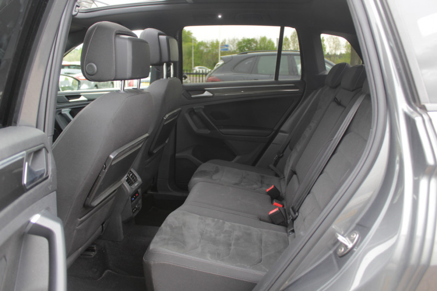 Volkswagen Tiguan Allspace 1.5 TSI Highline Business R-line / Panoramadak / Camera / Keyless / 20'' / Navigatie / Virtual Cockpit / Stoelverwarming / DAB / Dodehoek / ACC