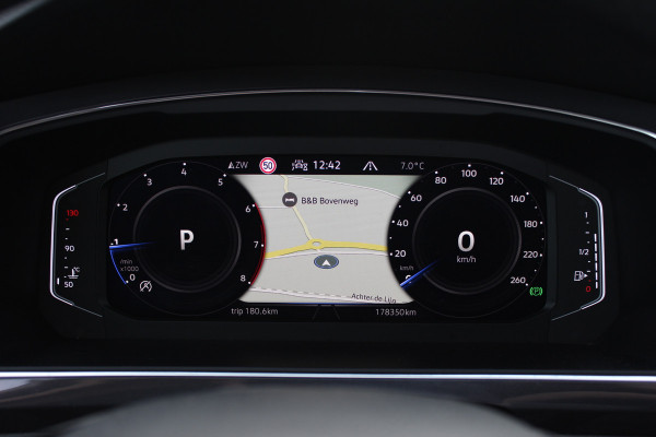 Volkswagen Tiguan Allspace 1.5 TSI Highline Business R-line / Panoramadak / Camera / Keyless / 20'' / Navigatie / Virtual Cockpit / Stoelverwarming / DAB / Dodehoek / ACC