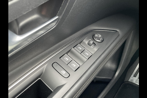 Peugeot 3008 1.6 HYbrid 225 GT | panoramadak | Focal Audio | ACC |