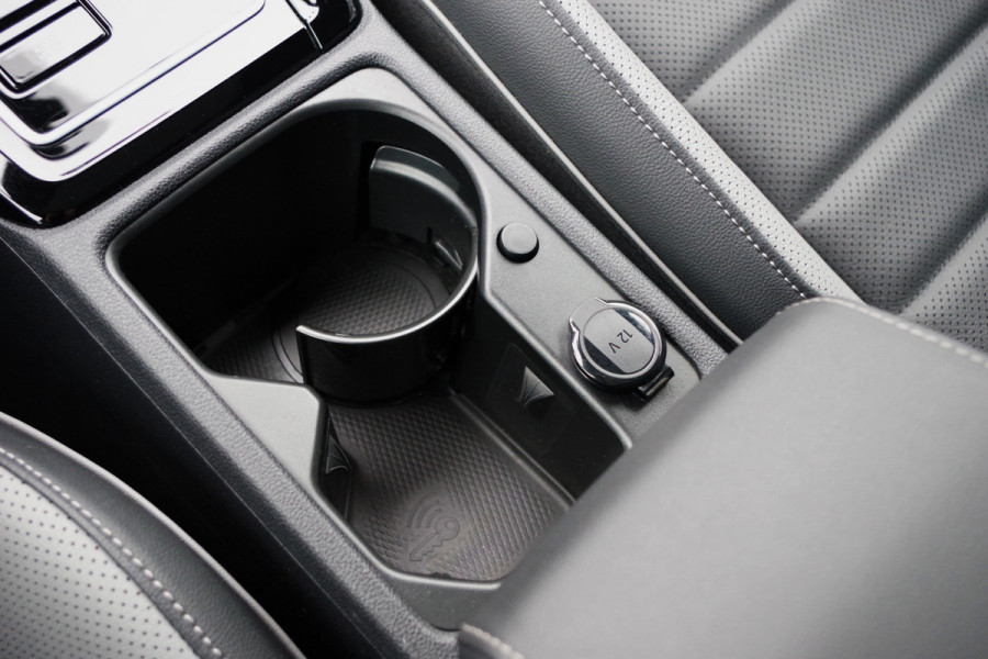 Volkswagen Golf 1.5 eHybrid GTE 272 PK PHEV, Panoramadak, Leder, Head-Up, Stoelkoeling -Verwarming, Memory