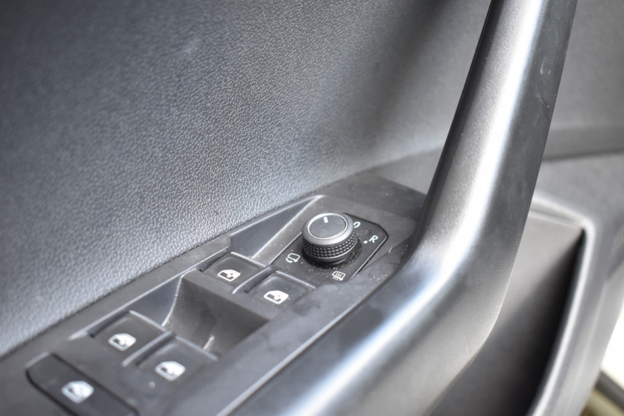 Volkswagen Taigo TSI 110PK DSG STYLE SPORT LEDER/LED/CAMERA