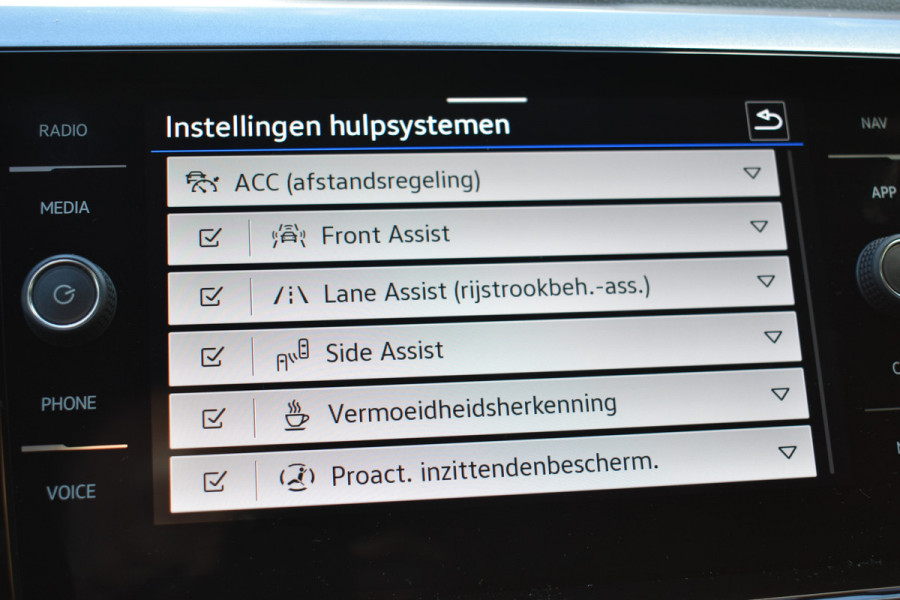 Volkswagen Taigo TSI 110PK DSG STYLE SPORT LEDER/LED/CAMERA