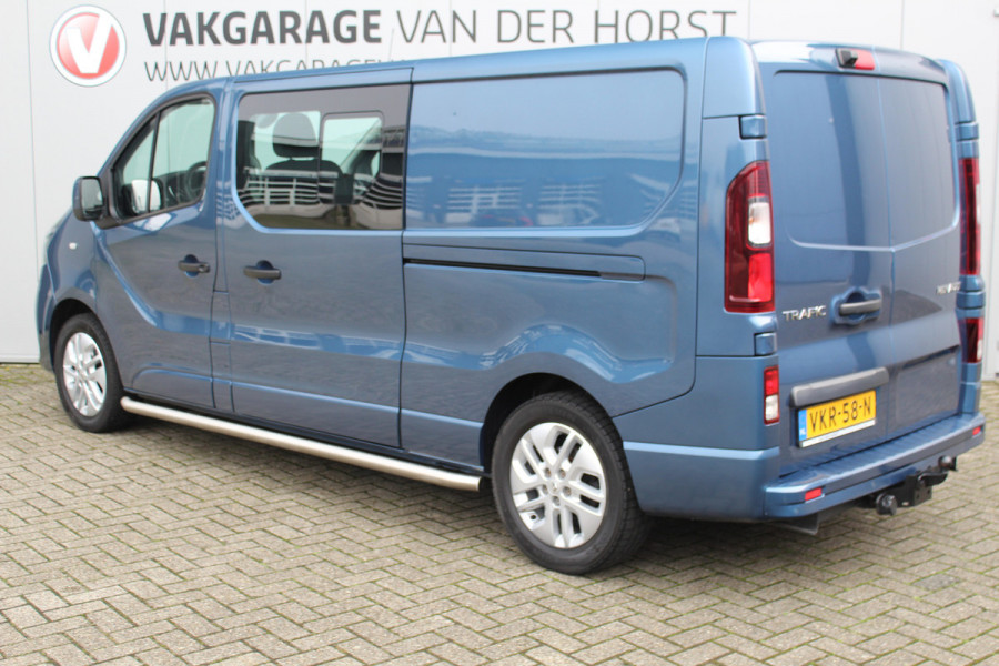Renault Trafic 2.0-145pk dCi T29 L2H1 dubb. cabine Comfort. Erg nette Renault Trafic mèt dubbele cabine. Bijrijdersstoel, camera, LED verl., navigatie, tel. voorb., cruise control, airco, metallic lak, schuifdeur li+re, LM wielen, side bars, laadruimte betimmerd, trekhaak etc.