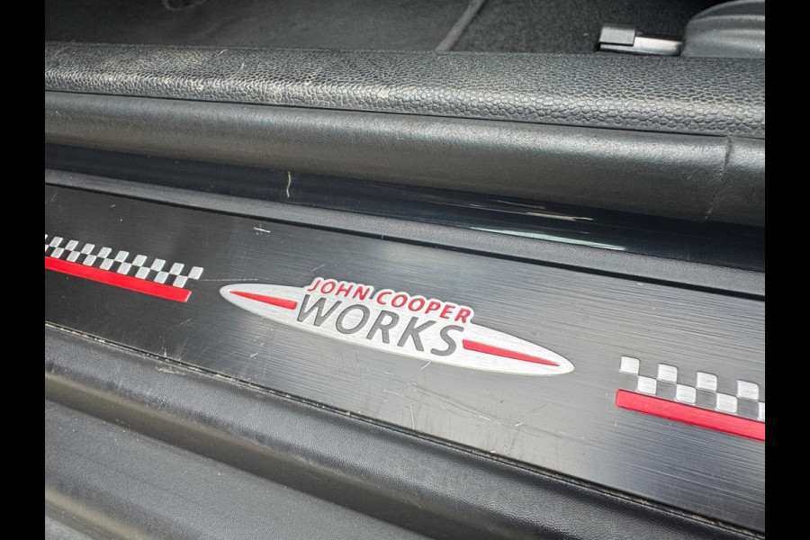 MINI Clubman 2.0 Cooper S Knightsbridge JCW, Electrische stoelen, Leder Head-Up, Harman/Kardon, Trekhaak Een proefrit levert het bewijs. Neem contact op en we maken een afspraak!