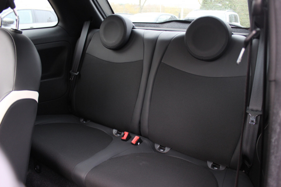 Fiat 500 1.2 Lounge / Navigatie / Parkeerhulp achter / 16'' / Half leder / Xenon / Cruise Control