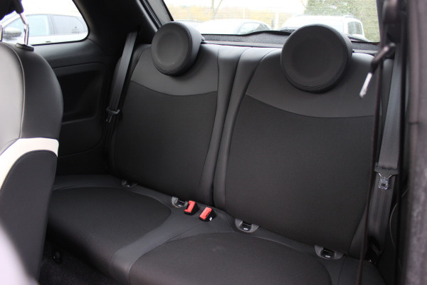 Fiat 500 1.2 Lounge / Navigatie / Parkeerhulp achter / 16'' / Half leder / Xenon / Cruise Control