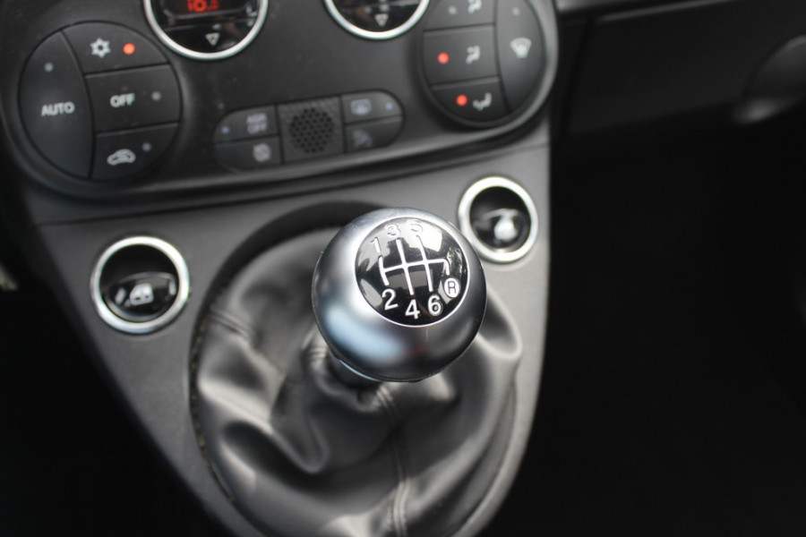 Fiat 500 1.2 Lounge / Navigatie / Parkeerhulp achter / 16'' / Half leder / Xenon / Cruise Control